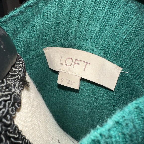 Loft Emerald Green Turtleneck Sweater - Picture 3 of 4